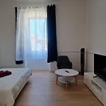 Oli Apartment *