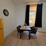 Oli Apartment *